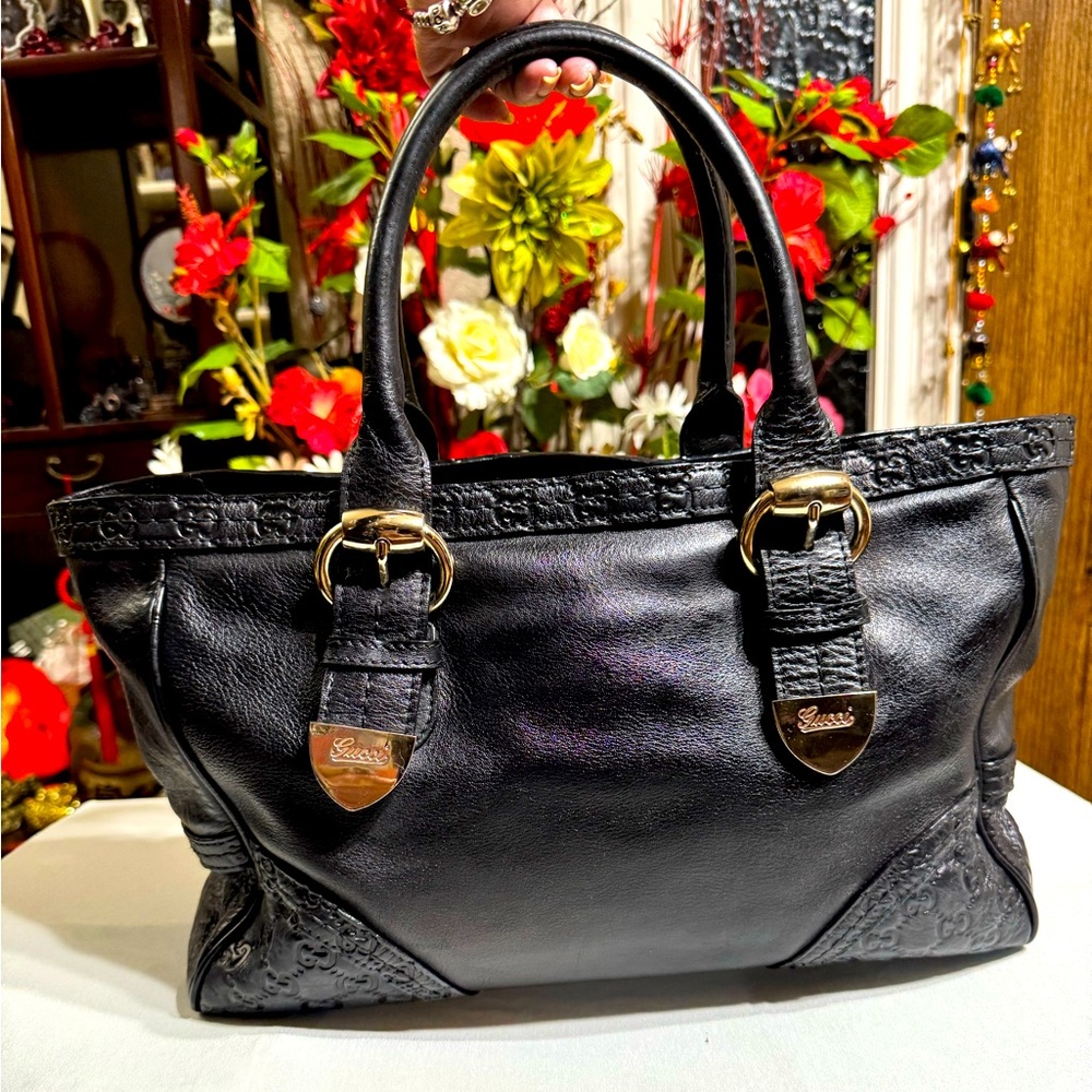 AUTHENTIC GUCCI SHOULDER BAG
